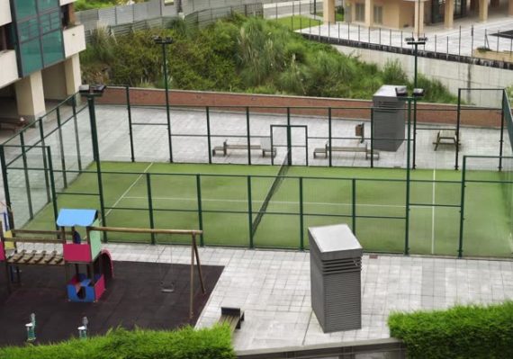 Construction d'un terrain de tennis à Toulon