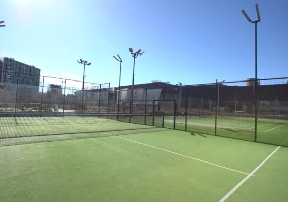 Construction d'un terrain de tennis à Toulon