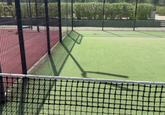 Construction d'un terrain de tennis à Toulon