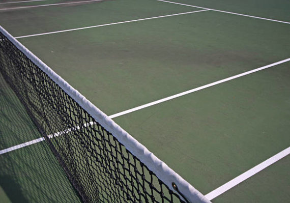 Construction d'un terrain de tennis à Toulon